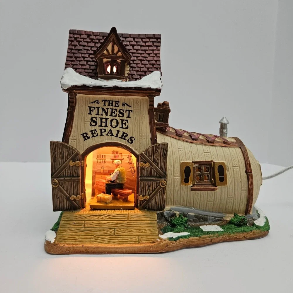 Lemax Eli's Cobbler Shoppe Caddington Village Lighted Building 65123